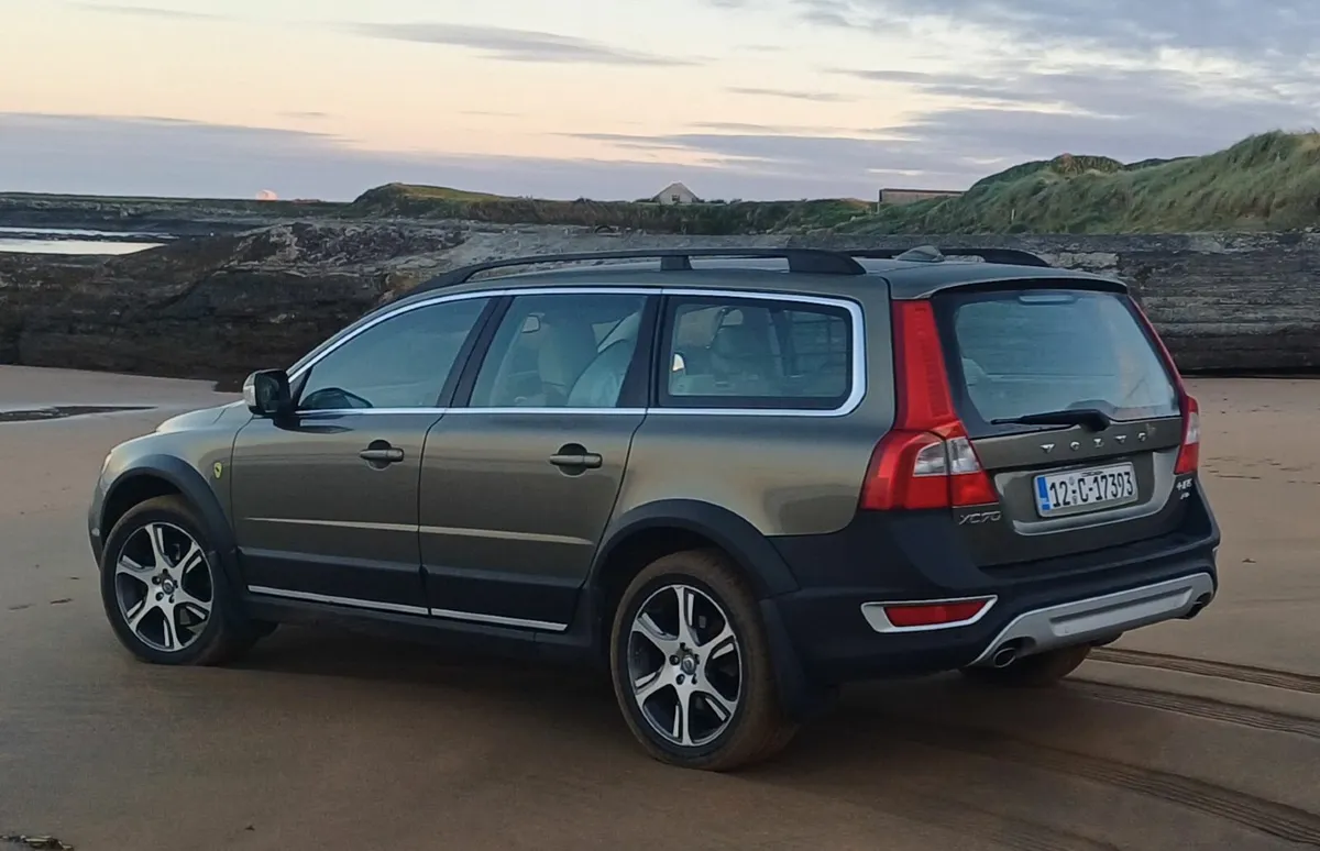 Volvo XC70 2012 - Image 2