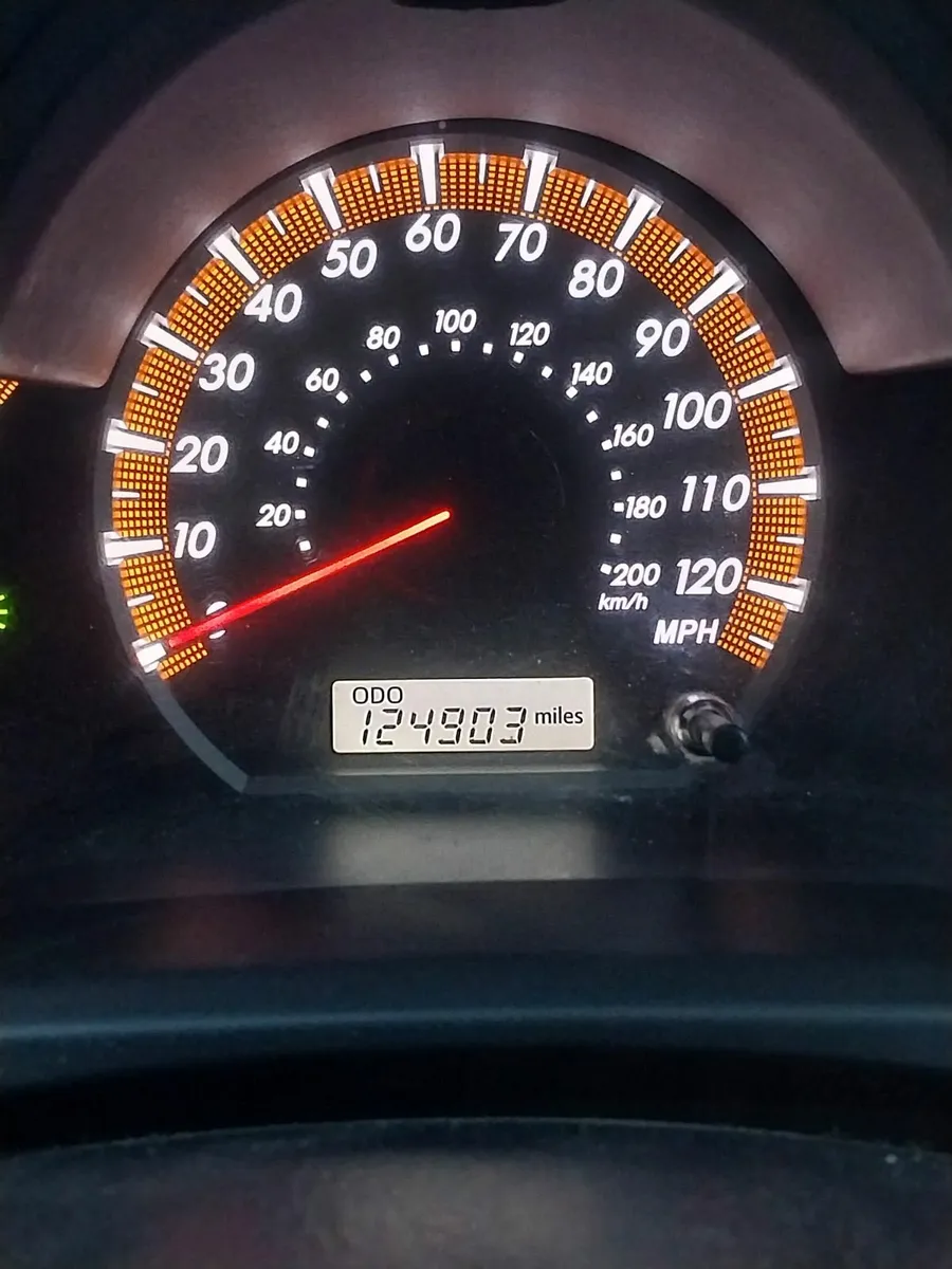 Toyota Hilux 2016 - Image 2
