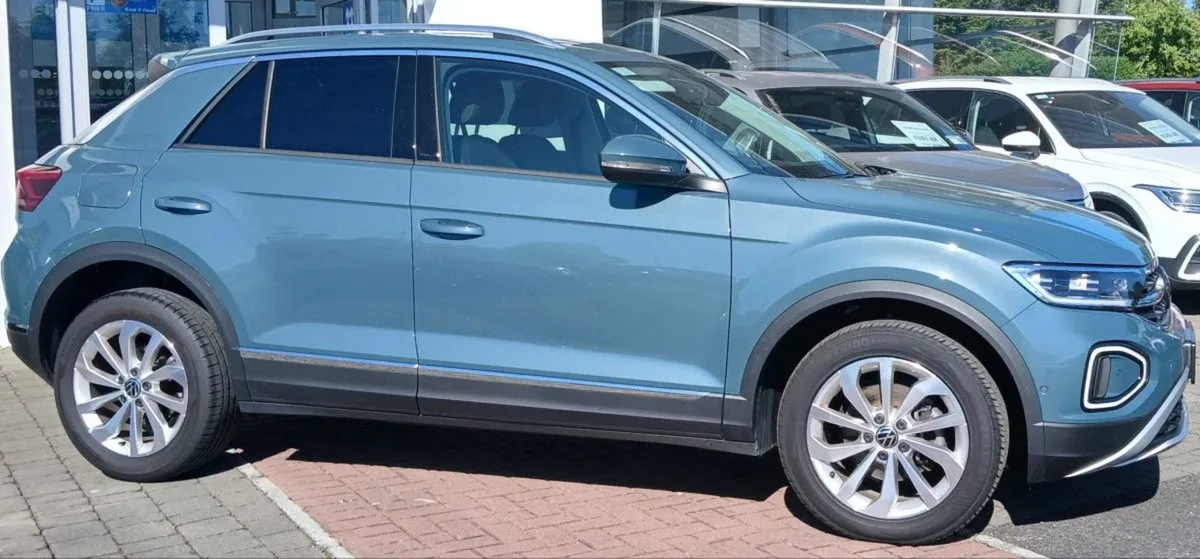 Volkswagen T-Roc Style 1.5 TSI 150HP DSG  rearvie - Image 2