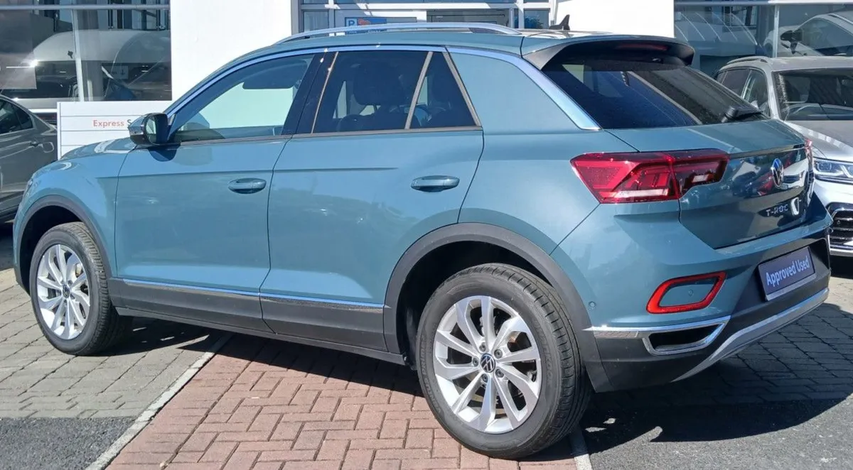 Volkswagen T-Roc Style 1.5 TSI 150HP DSG  rearvie - Image 4