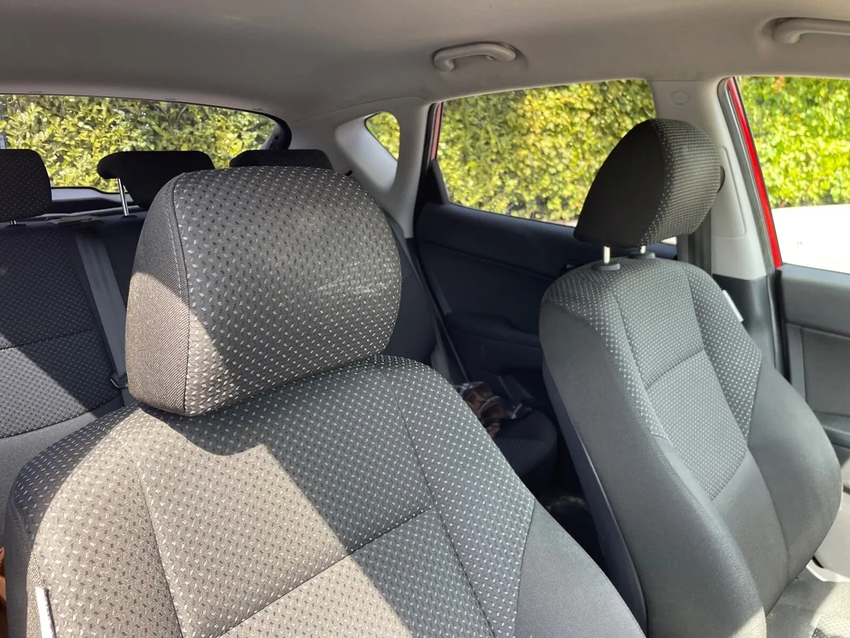 Hyundai i30 2010 - Image 2