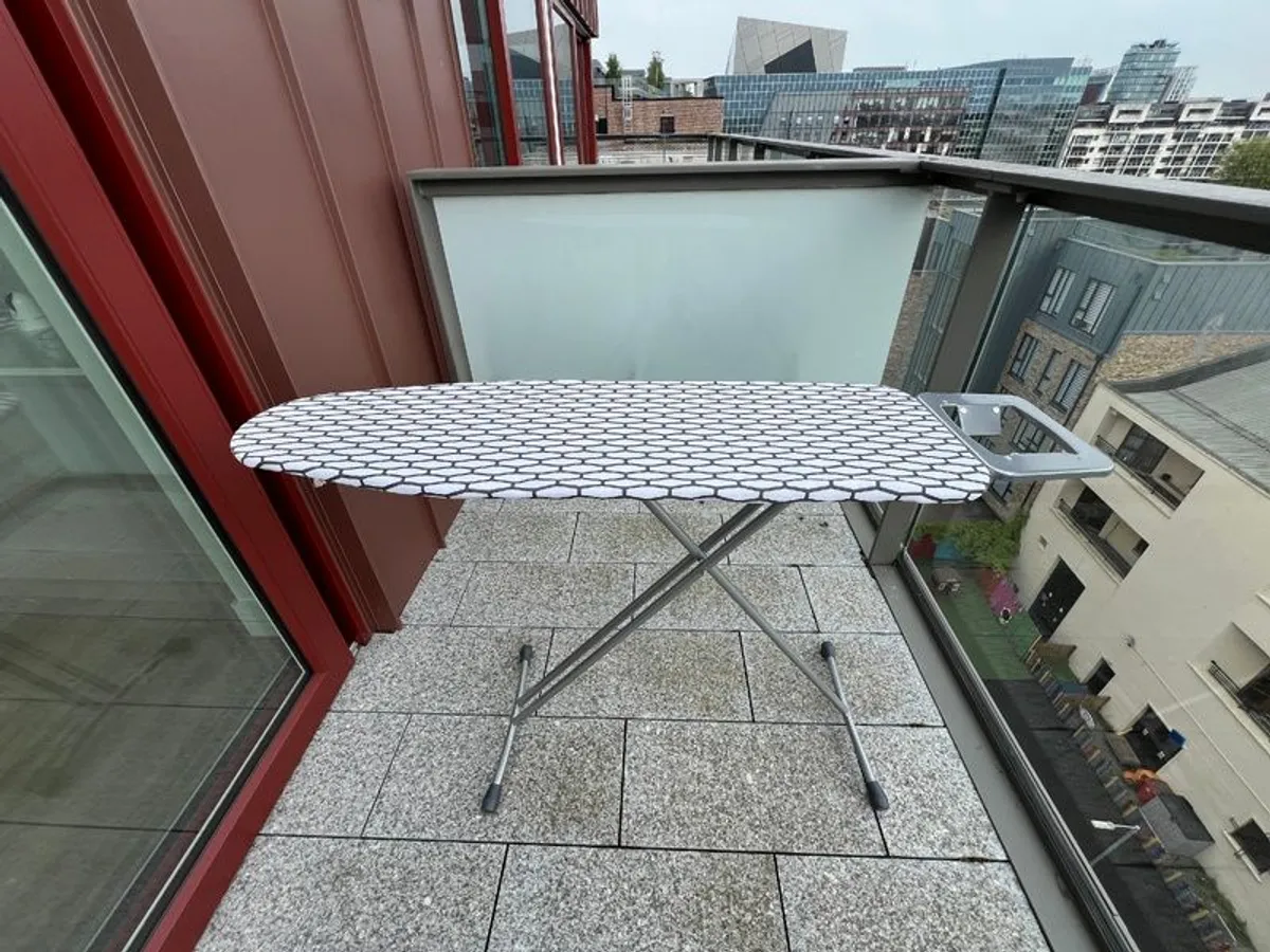 Ironing board, hardly used! - Image 1
