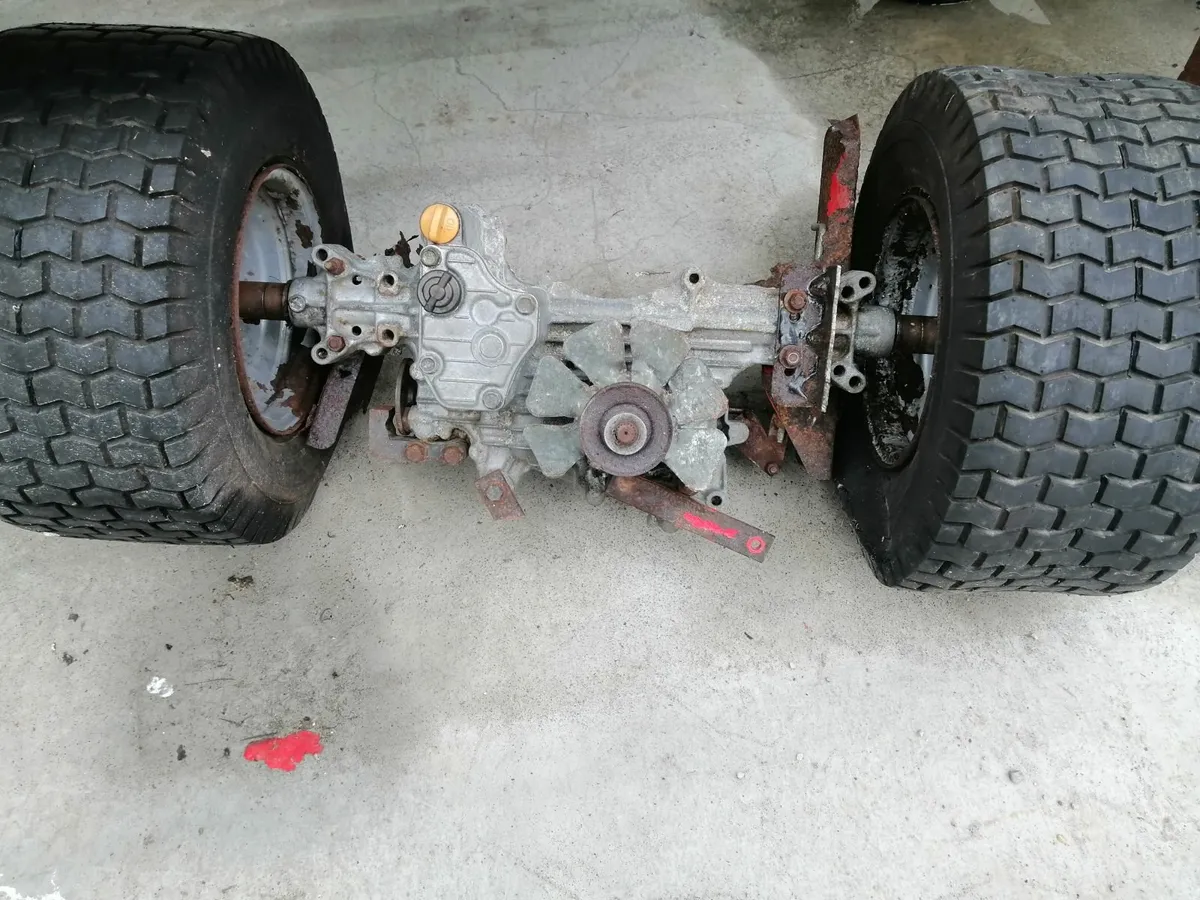 Ride on mower axel hydro