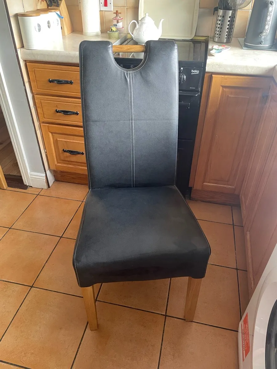 Kitchen table and 4 chairs - Image 3