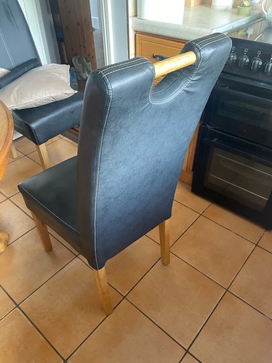 Kitchen table and 4 chairs - Image 4