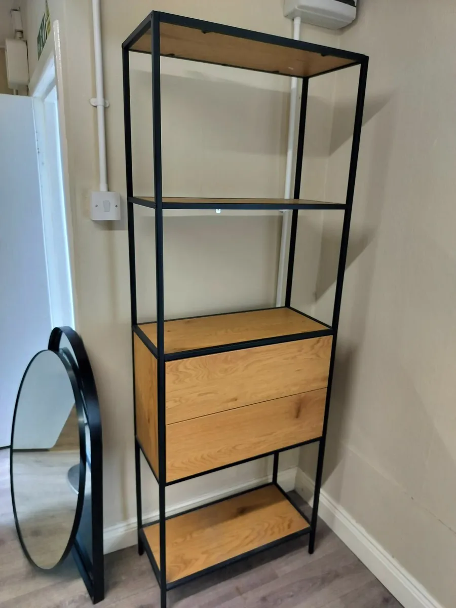 Shelf/drawer unit.