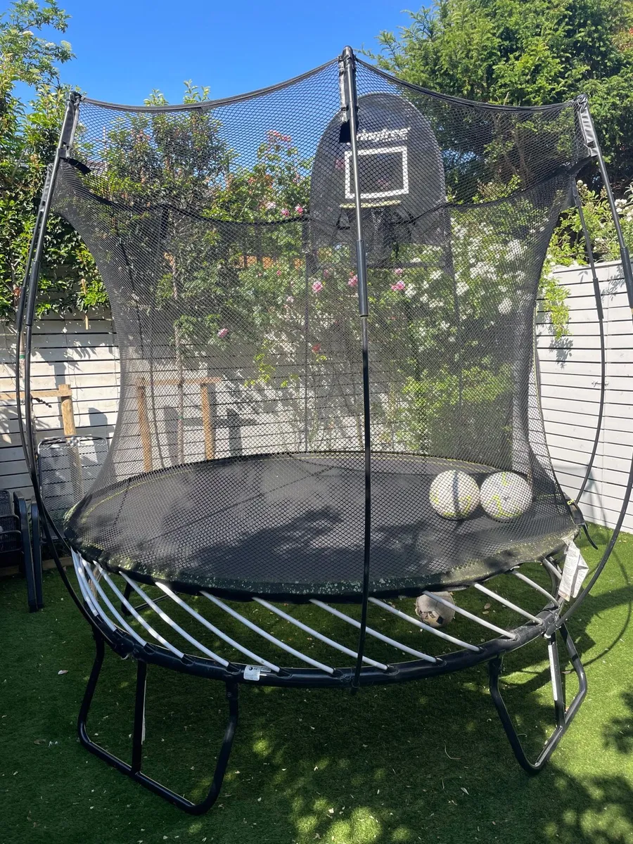 Springfree trampoline Ireland with basketball hoop - Image 2