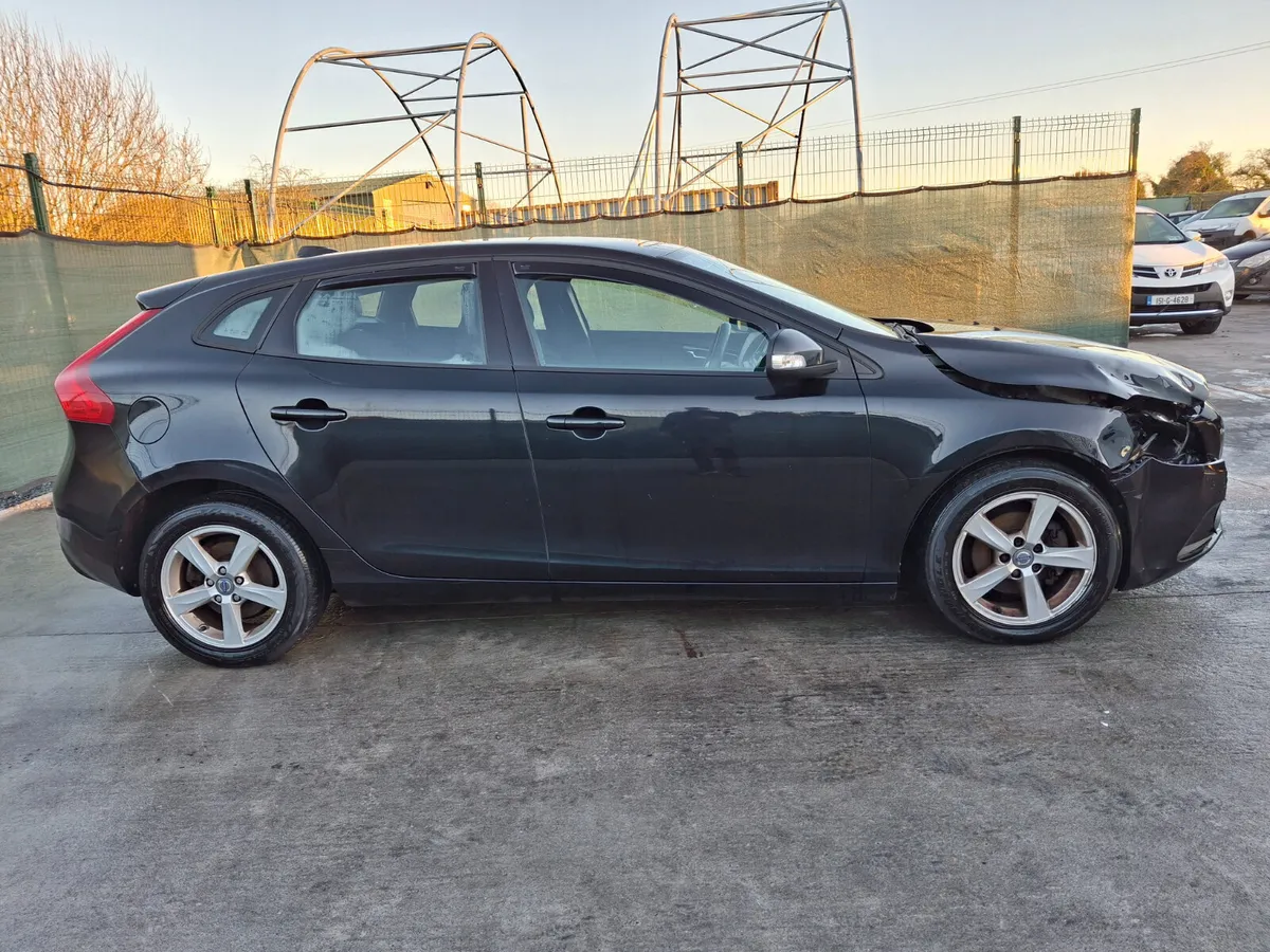 132 Volvo V40  D2 1.6L Diesel - Image 4
