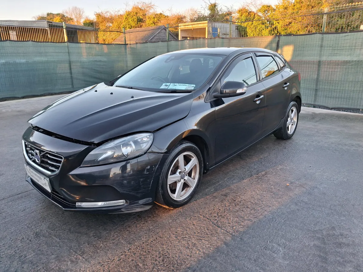 132 Volvo V40  D2 1.6L Diesel - Image 2