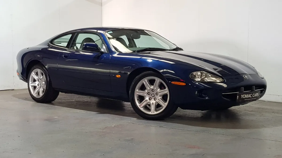 JAGUAR XK8 4.0 V8 -- 2000 - Image 1