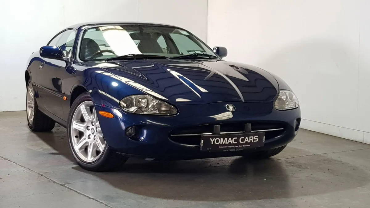 JAGUAR XK8 4.0 V8 -- 2000 - Image 3