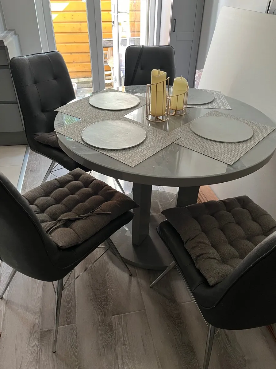 Dining table and chairs - Image 2