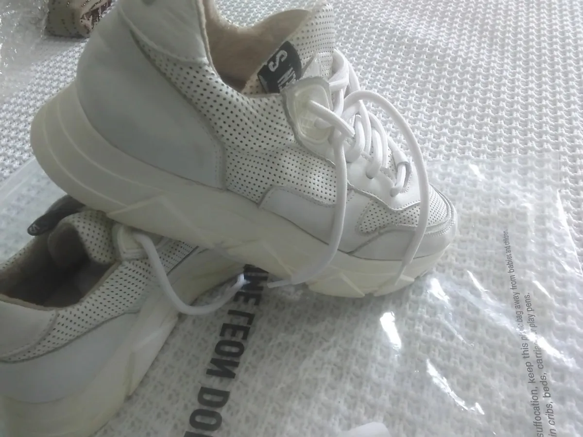 STEVE MADDEN WHITE LEATHER TRAINERS Size 5 - Image 3