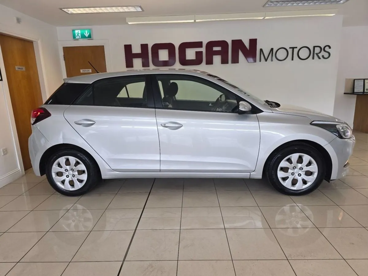 Hyundai i20 Active 1.2 Petrol 5DR H/B - Image 3