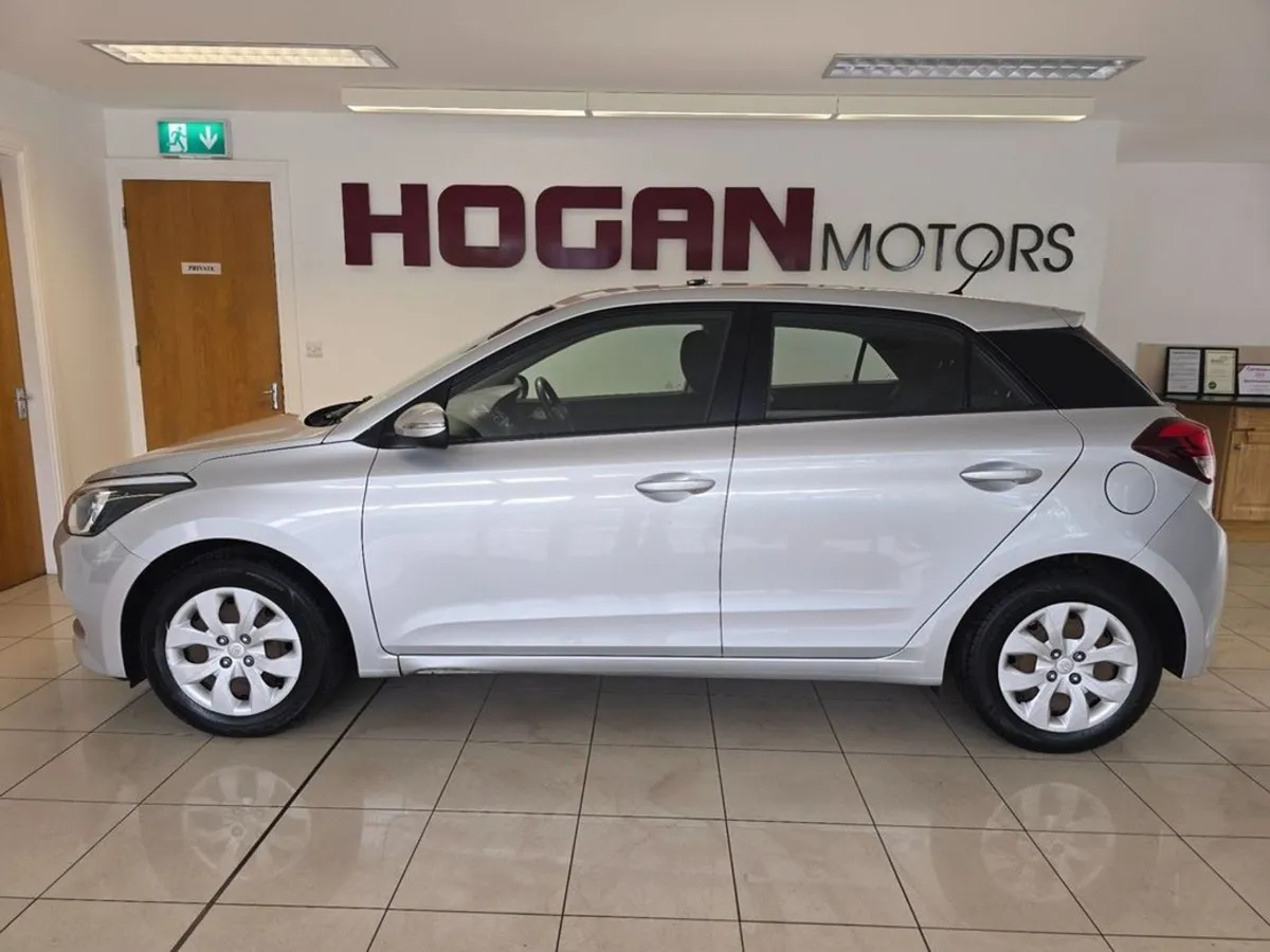 Hyundai i20 Active 1.2 Petrol 5DR H/B - Image 4