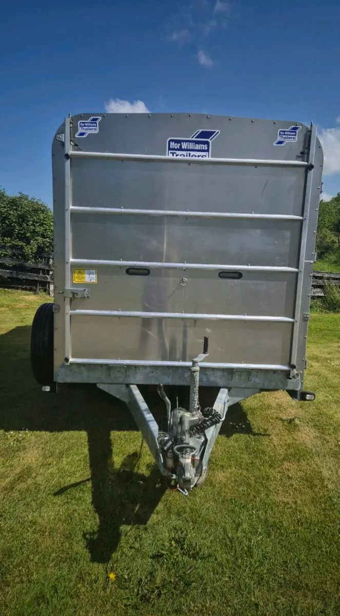 Ifor williams 10 x 6 cattle trailer 2022 as new - Image 2