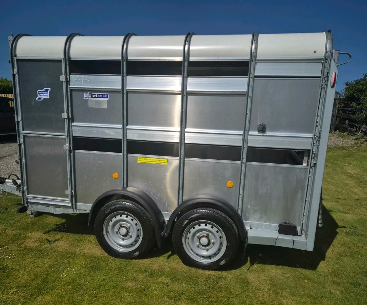 Ifor williams 10 x 6 cattle trailer 2022 as new - Image 4