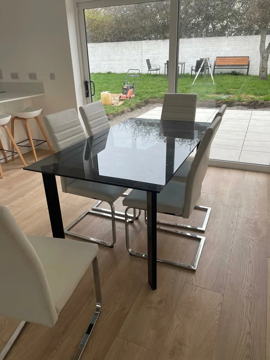 Dining table - Image 2