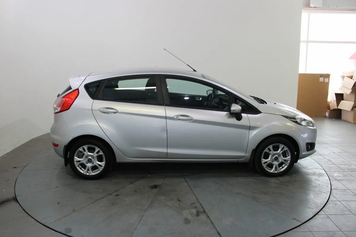 Ford Fiesta 1.0 65ps Zetec - Image 3