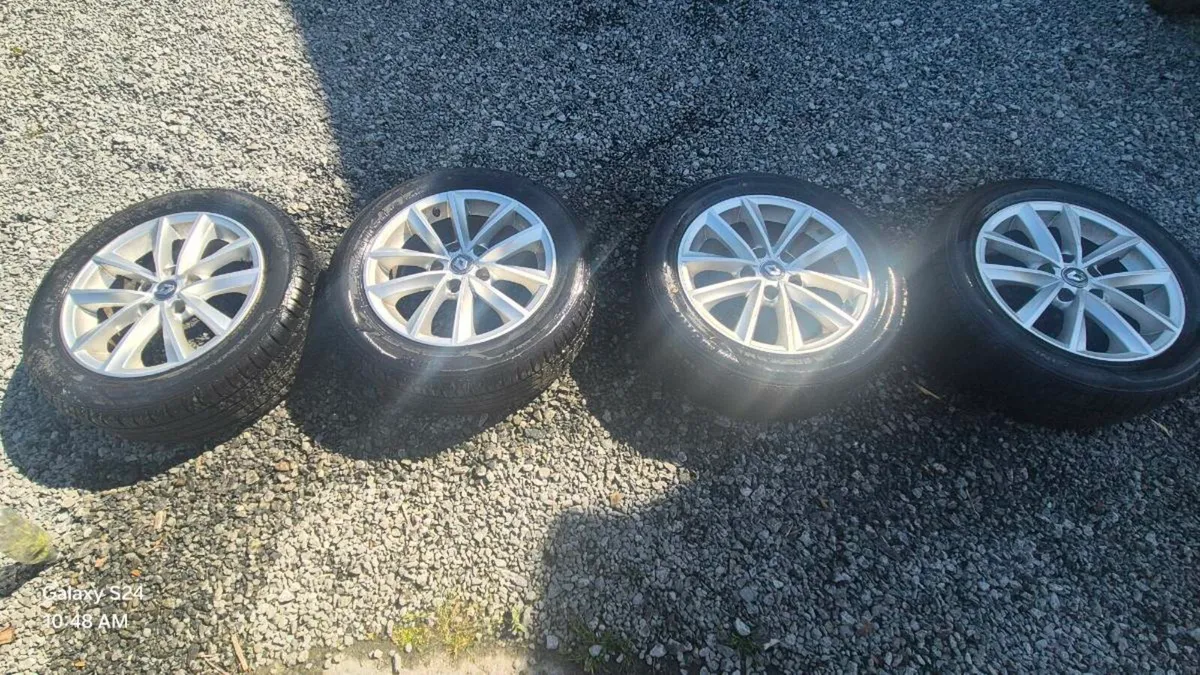 Set of 2017 Renault Megane alloy wheels and tyres - Image 1