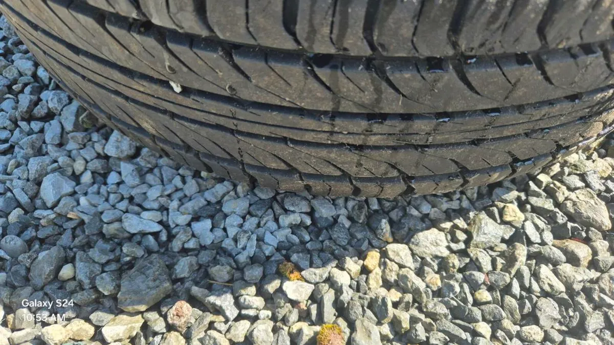 Set of 2017 Renault Megane alloy wheels and tyres - Image 2