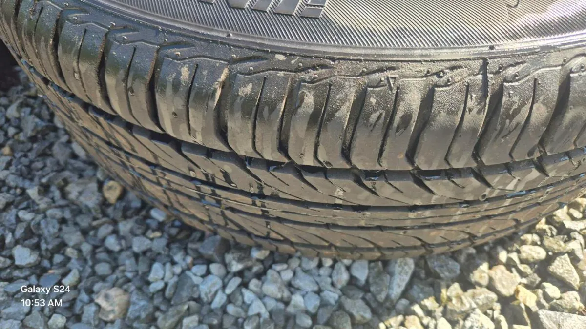 Set of 2017 Renault Megane alloy wheels and tyres - Image 3