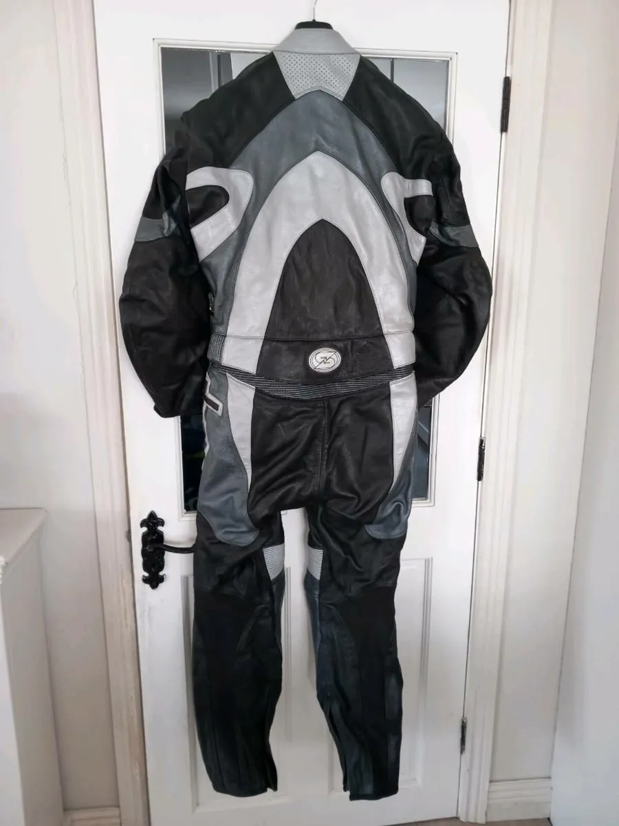 Motorcycle leather suit - Image 3