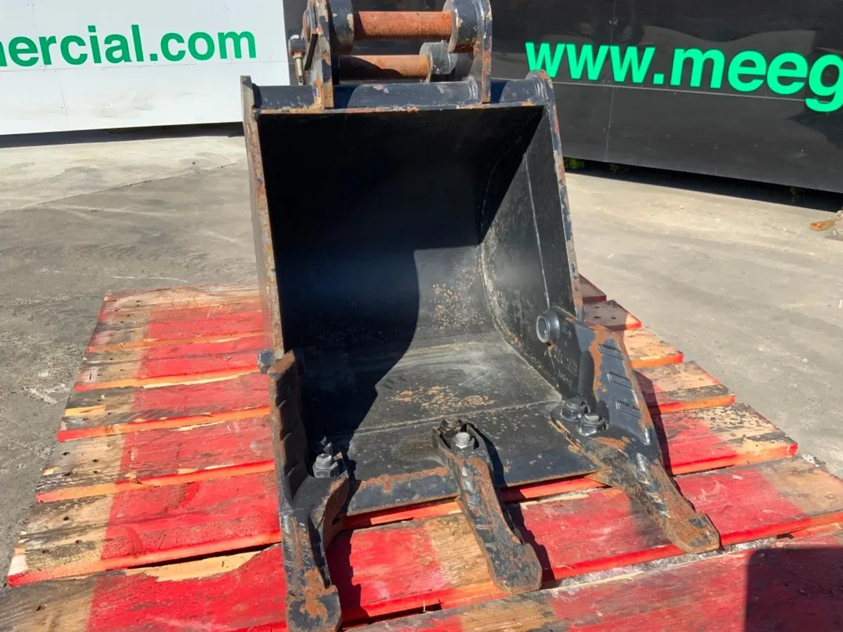 18" JCB MINI DIGGER BUCKET..........220w. - Image 3