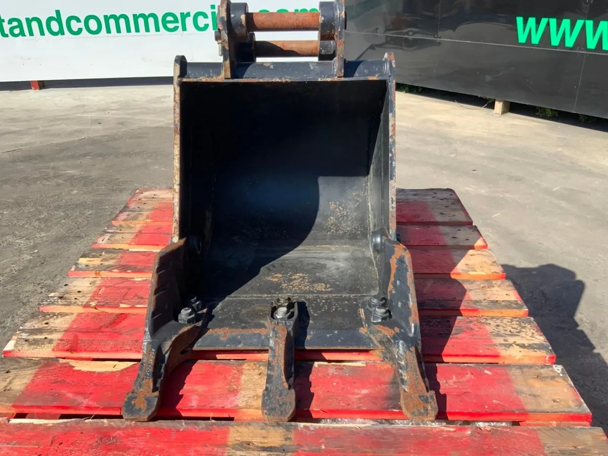 18" JCB MINI DIGGER BUCKET..........220w. - Image 4