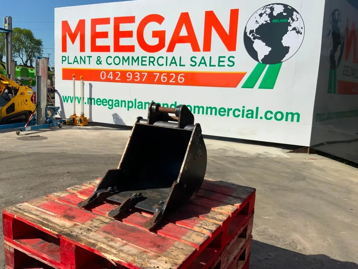 18" JCB MINI DIGGER BUCKET..........220w. - Image 2