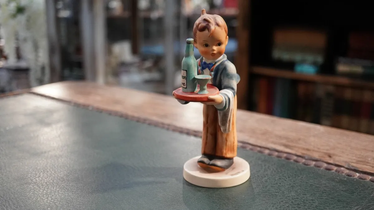 Goebel Hummel Figurine - Waiter - Image 1