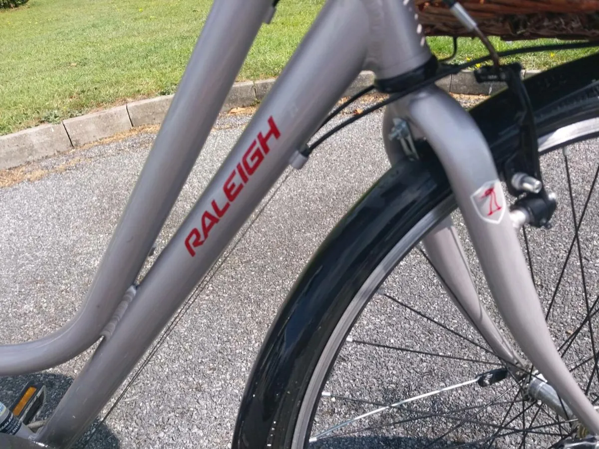 Ladies bicycle - Image 2