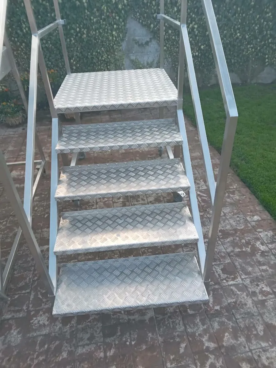 Stainless Steel platform stairs - Image 1