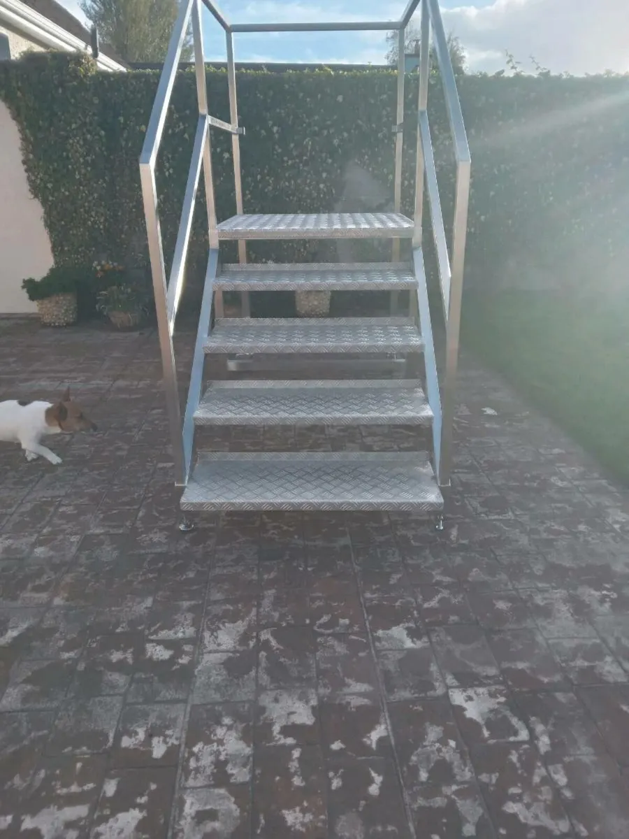 Stainless Steel platform stairs - Image 3
