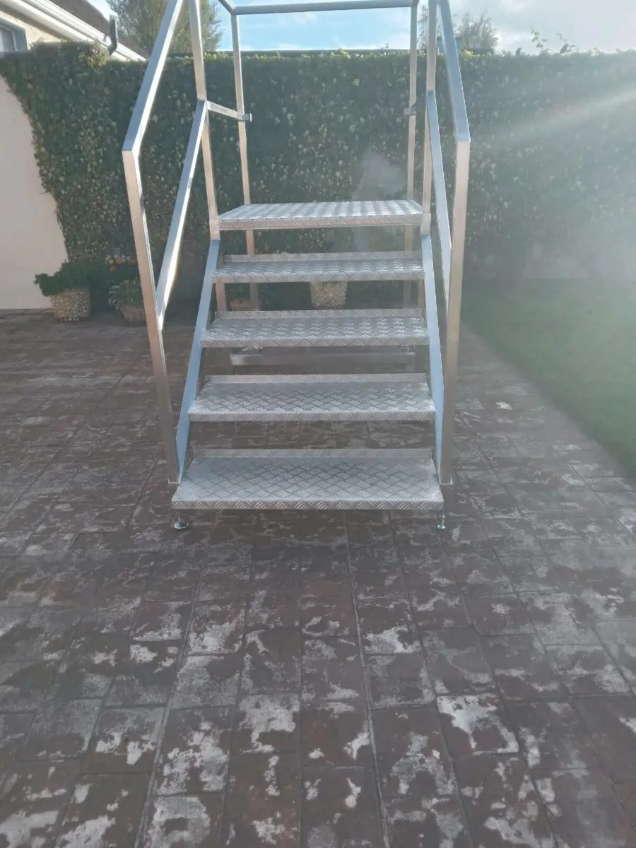 Stainless Steel platform stairs - Image 4