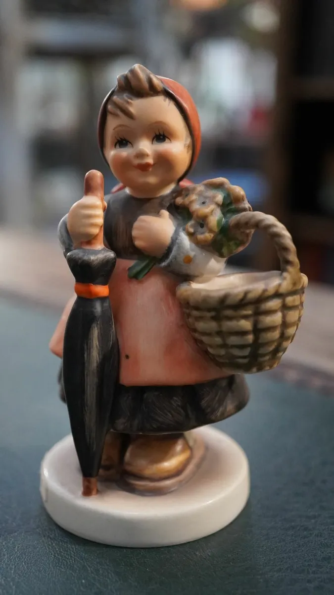 Goebel Hummel Figurine - On Holiday - Image 2