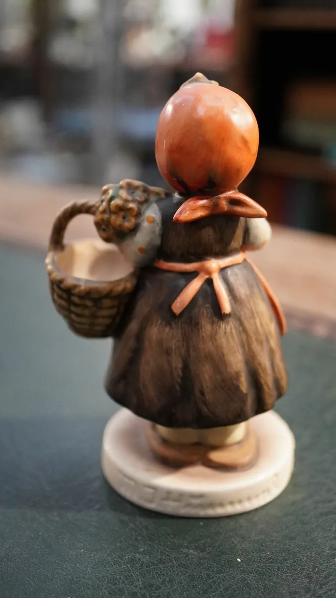 Goebel Hummel Figurine - On Holiday - Image 4