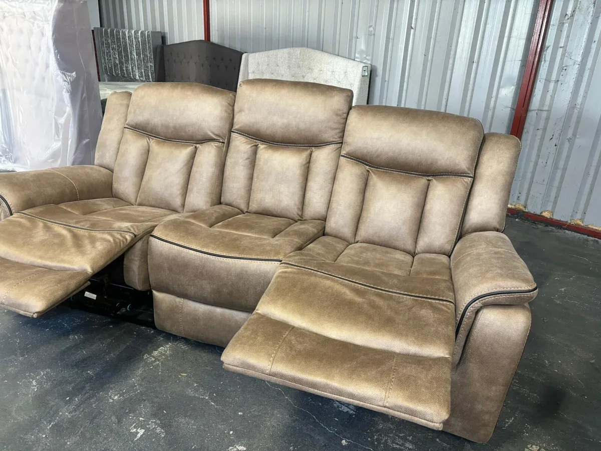 New 3+2 recliner now in stock - Image 4