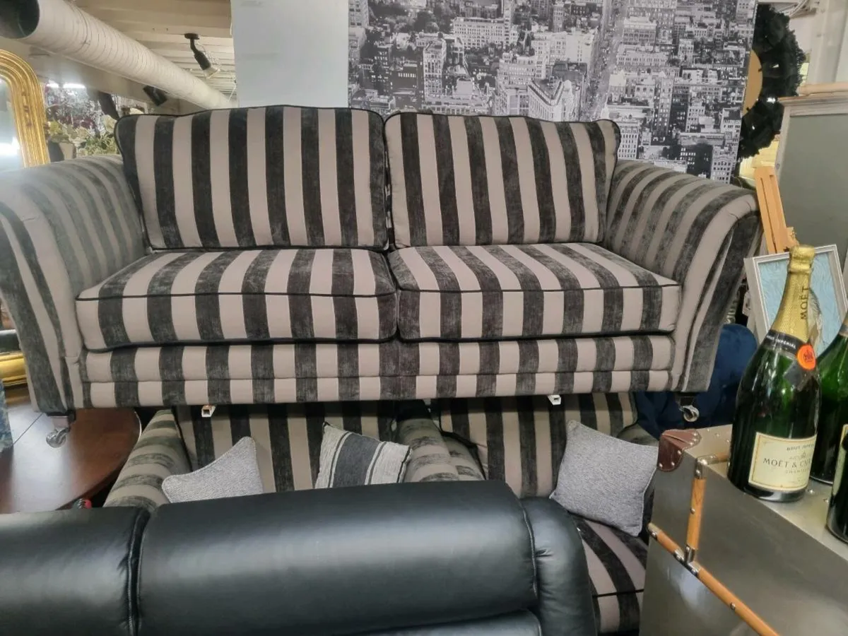 3 seater and 2 chairs