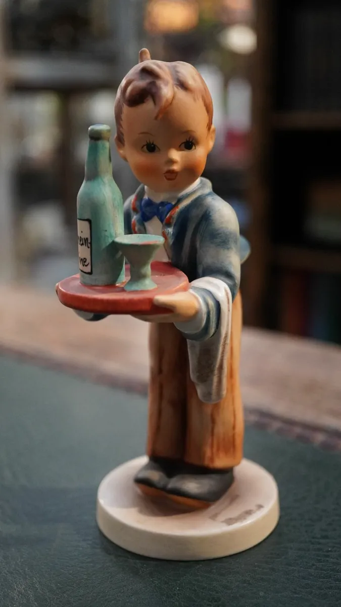 Goebel Hummel Figurine - Waiter - Image 2