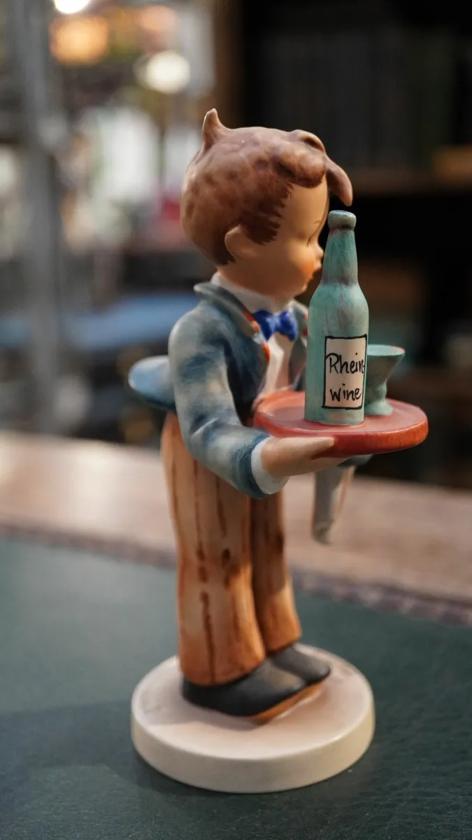 Goebel Hummel Figurine - Waiter - Image 3