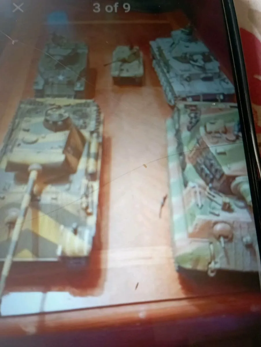 MILTARY WORLD WAR II MODLES TANKS. - Image 4
