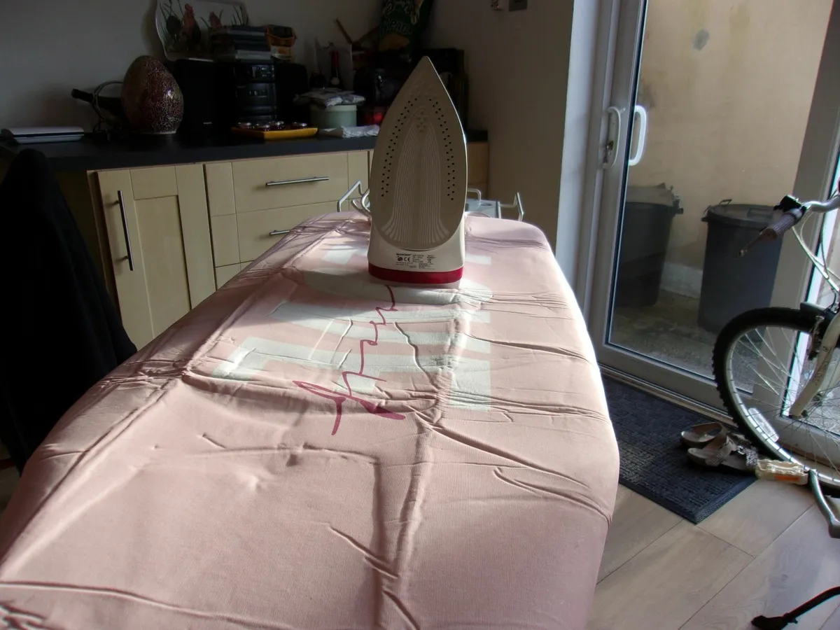 NEW CORDLESS STEAM IRON  +   IRONING  BOARD