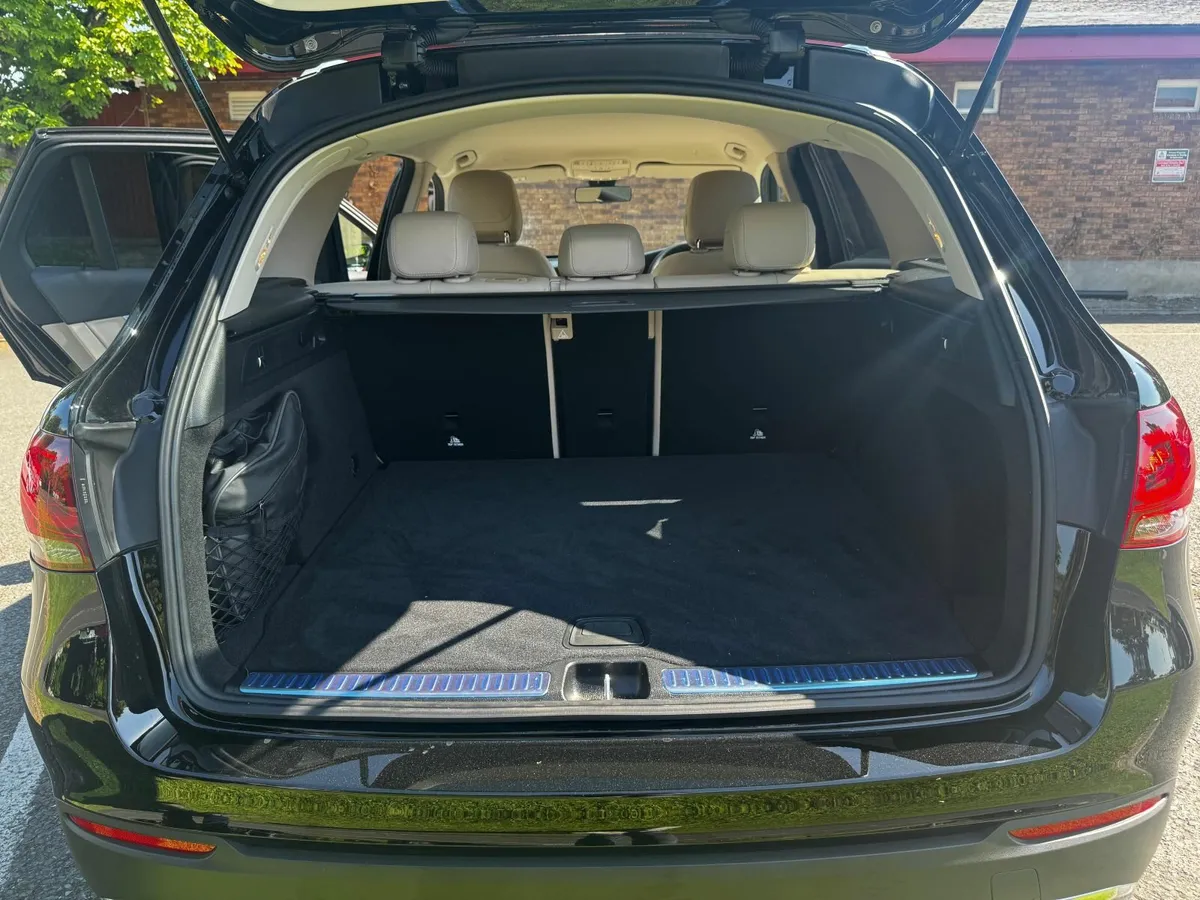 Mercedes-Benz GLC 2022 - Image 4