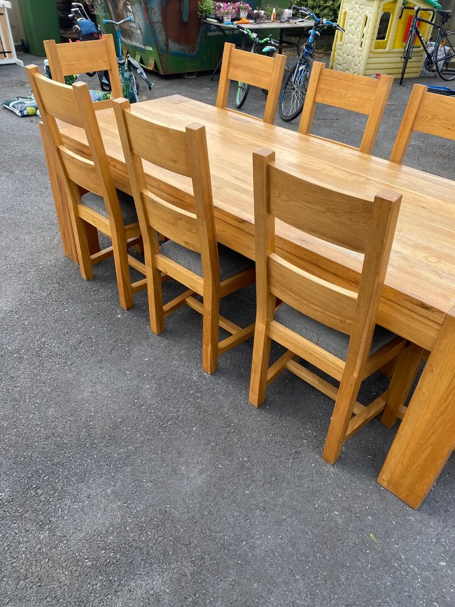 Table and chairs - Image 1