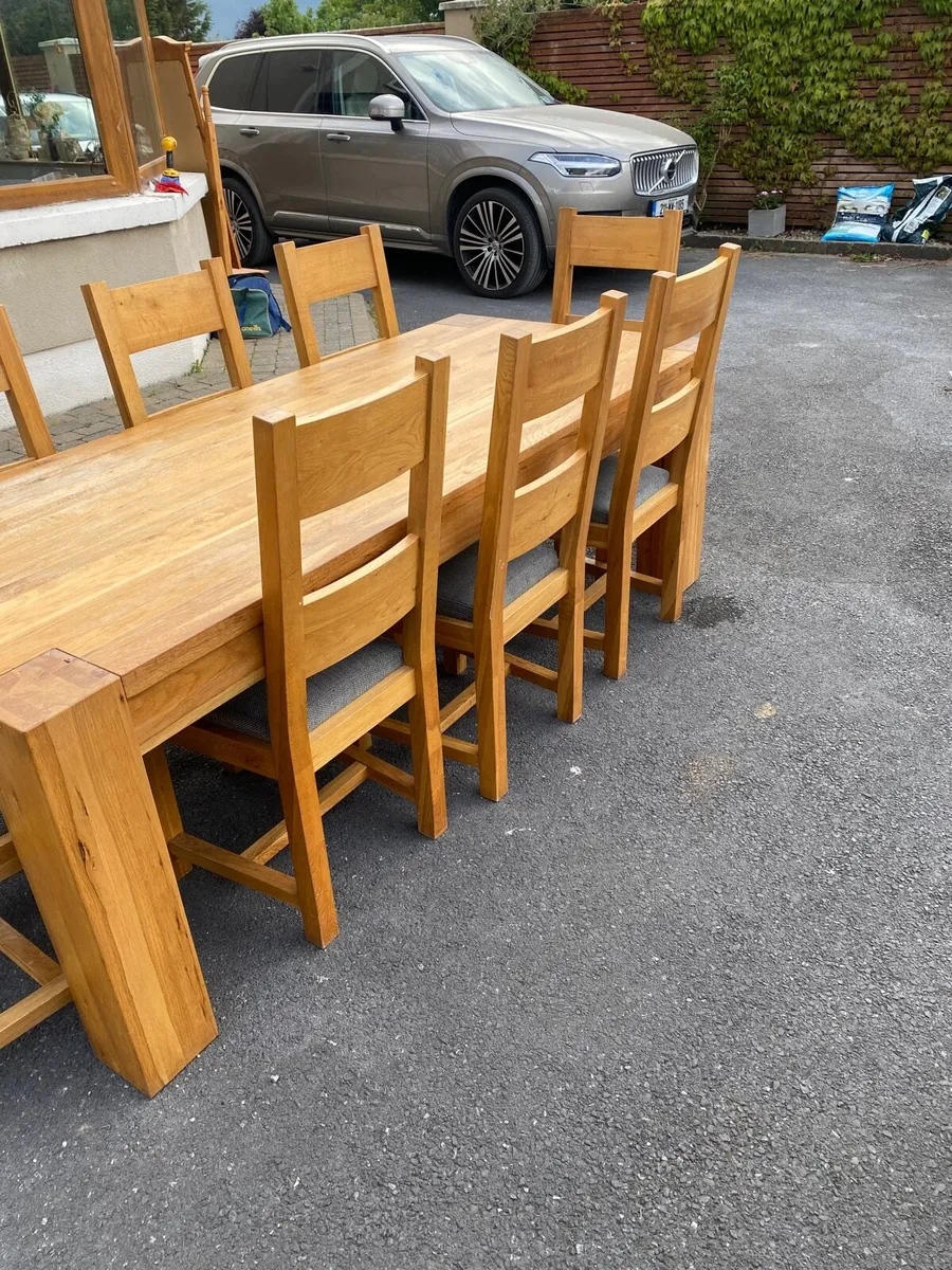 Table and chairs - Image 2