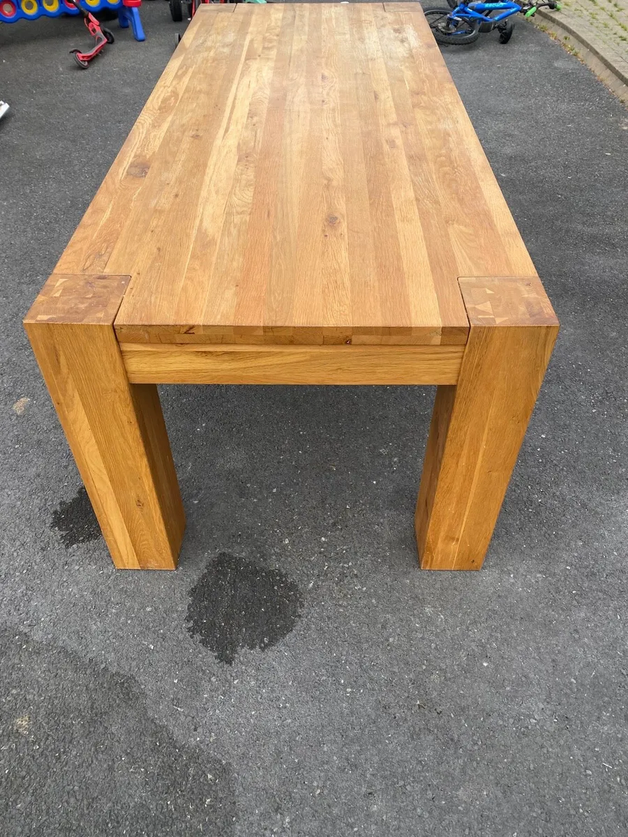 Table and chairs - Image 4
