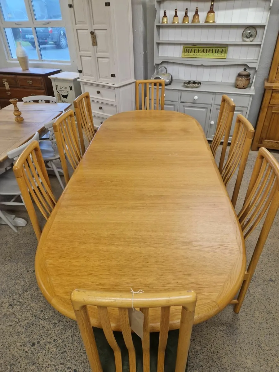 Danish kvist extendable 8f  maple table, 8 chairs - Image 3
