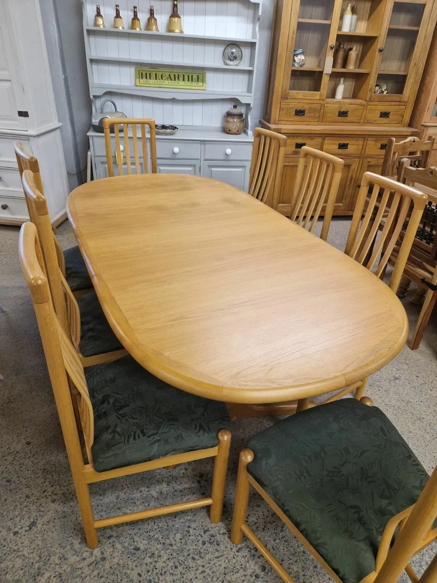 Danish kvist extendable 8f  maple table, 8 chairs - Image 4