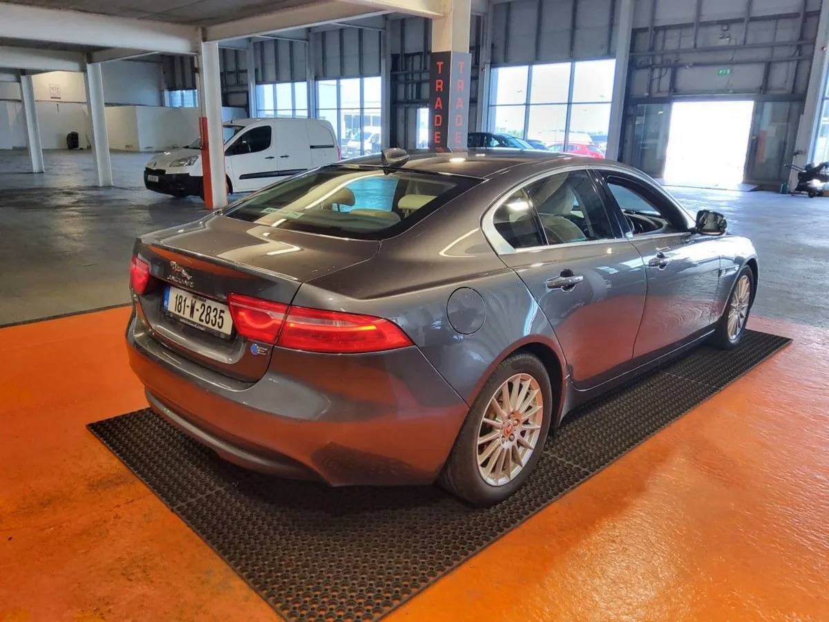 Jaguar XE 2.0 D Prestige 163PS Automatic - Image 3